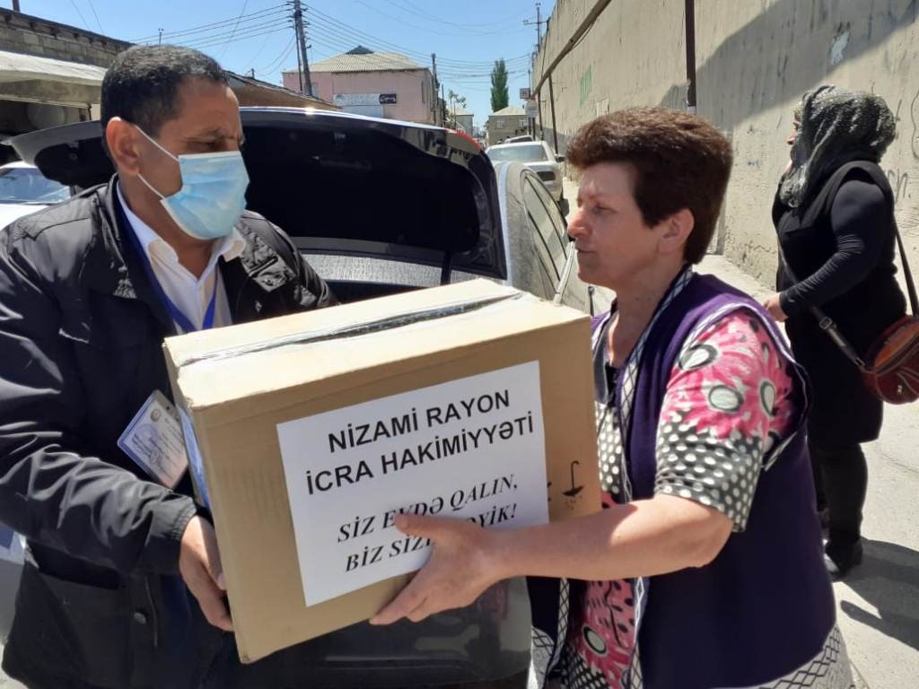 Nizami rayonunda ehtiyacı olan aztəminatlı ailələrə ərzaq paylarının verilməsi davam etdirilir
