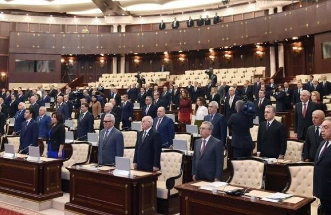 Milli Məclisin deputatlarına pul verilib