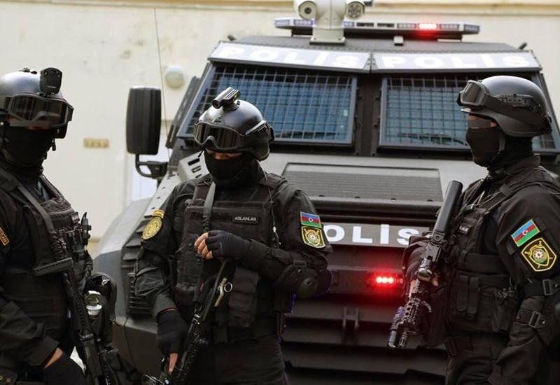 “Bandotdel” Bakıda kriminal aləmin “sxodka”sına basqın etdi — 100 nəfər saxlanıldı