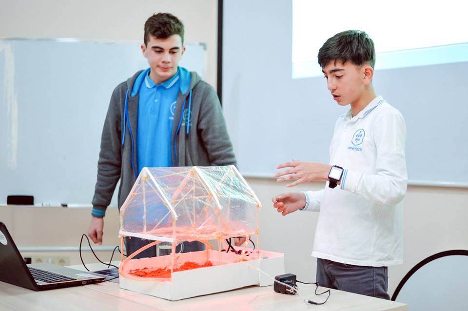 Qərbi Kaspi Universiteti məktəblilər arasında Robototexnika Olimpiadası keçirib