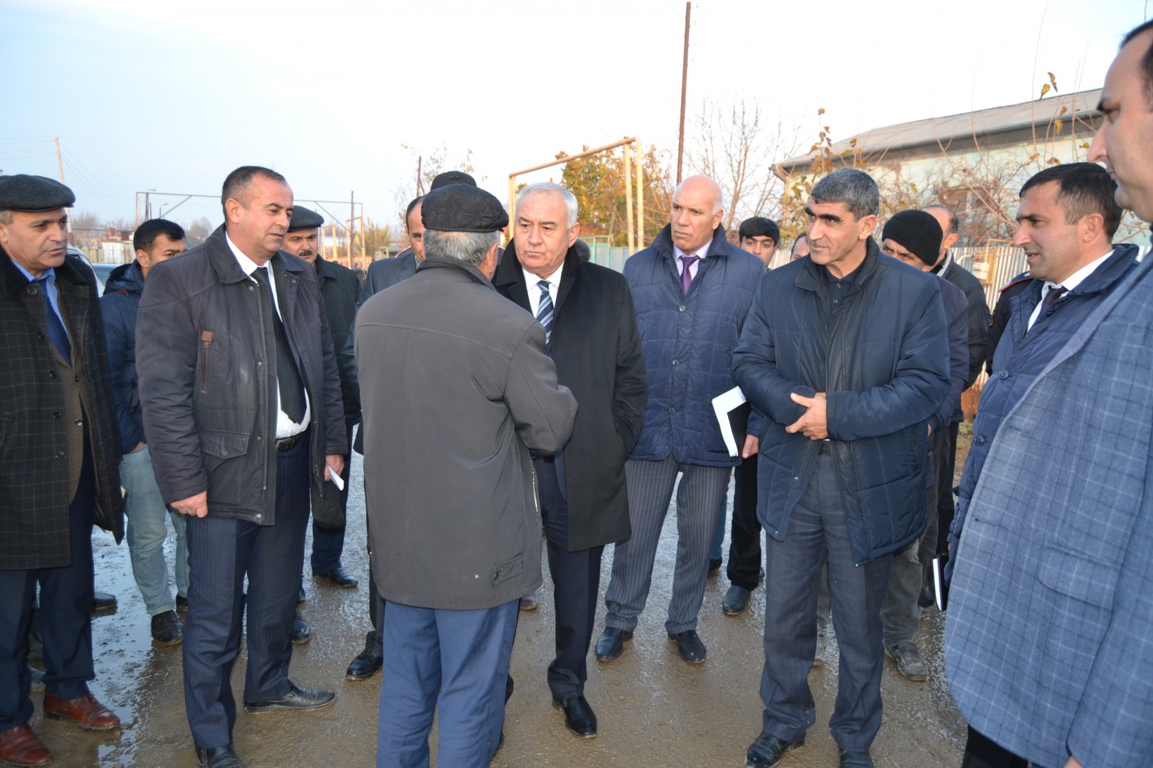 Füzuli rayon İcra Hakimiyyətinin başçısı Qayıdış qəsəbəsinin sakinləri ilə görüşüb