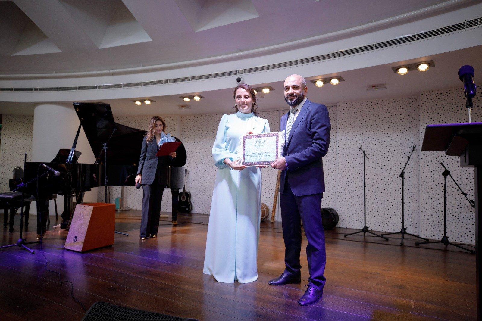 ЗАО «AzerGold» удостоено награды «Друг аутизма»