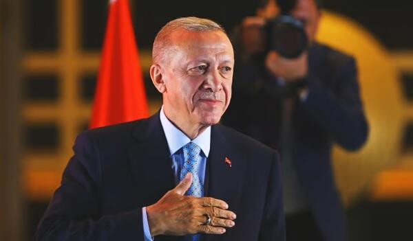 Nuri Paşanı yad edirəm, Azərbaycana salamlar... -