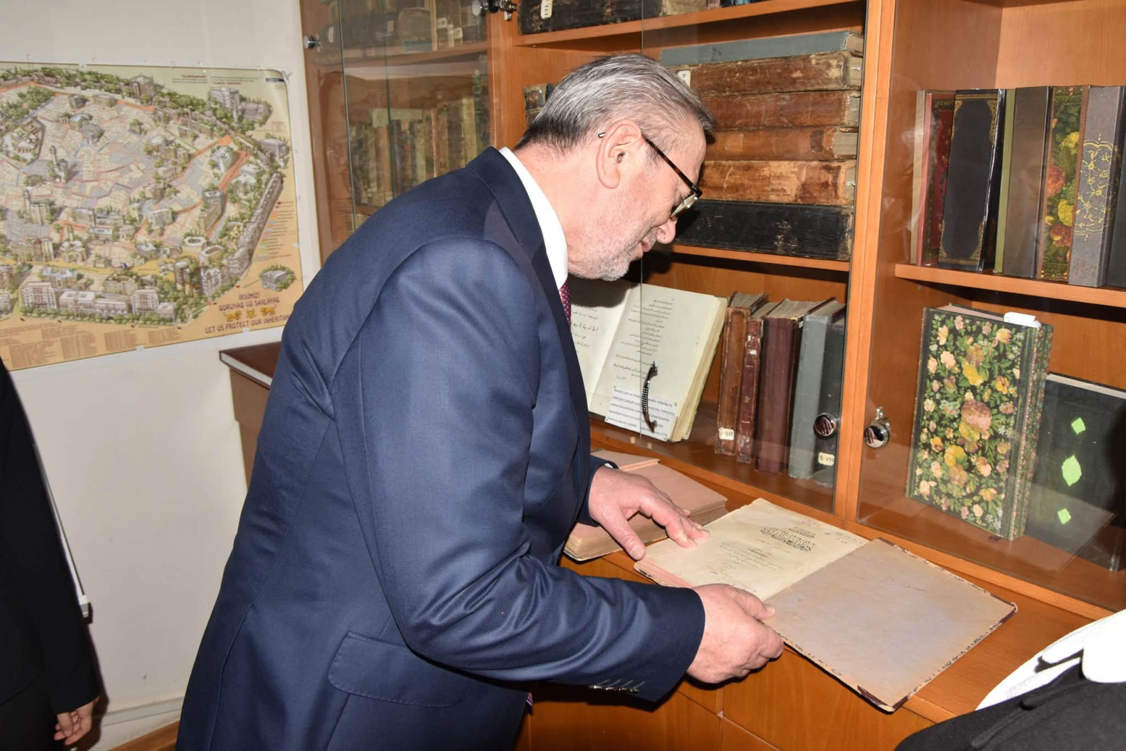 Türkiyənin mədəniyyət və turizm nazirinin müavini Coşqun Yılmaz Milli Kitabxananı ziyarət edib
