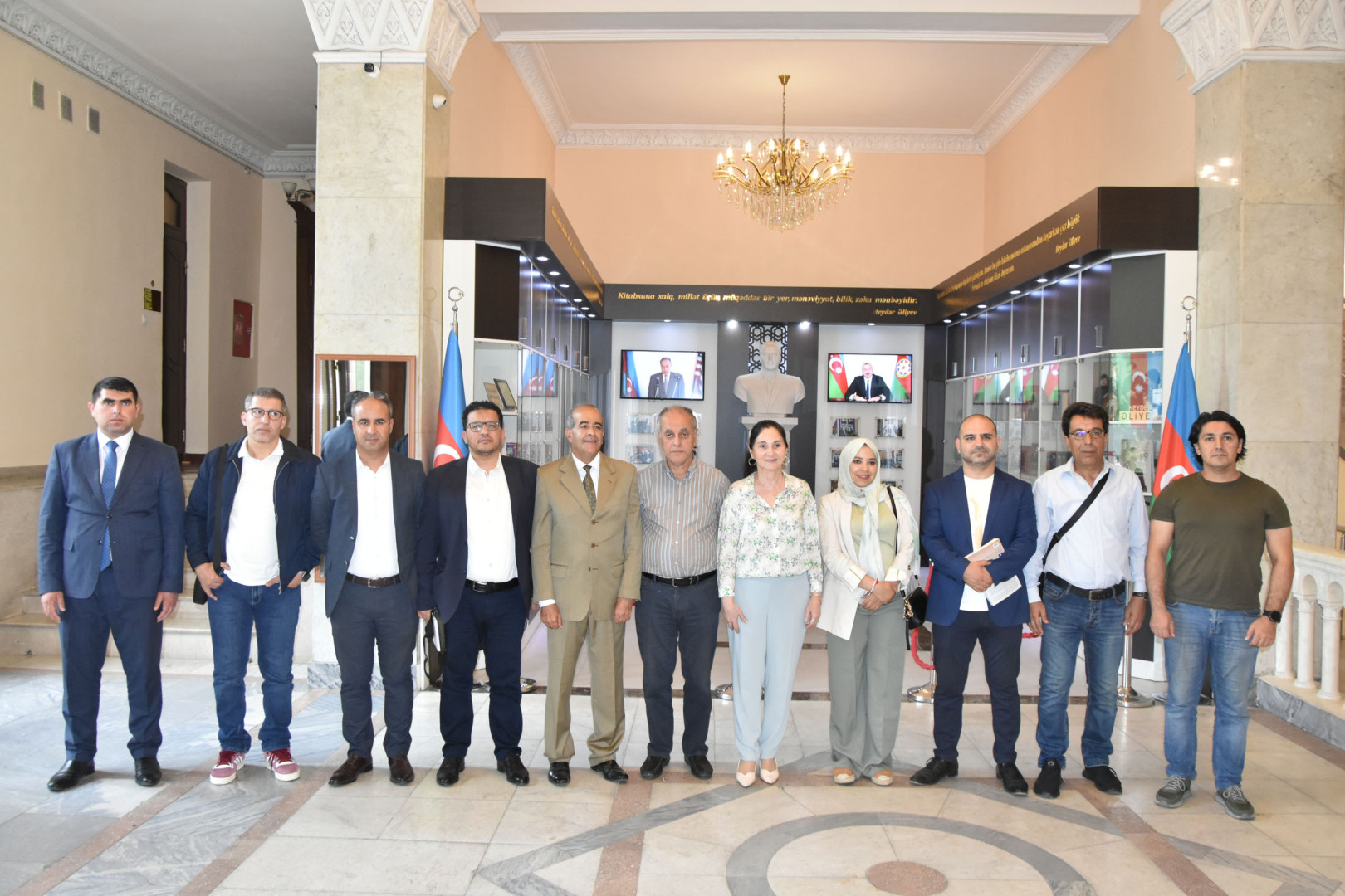 Diasporla İş üzrə Dövlət Komitəsinin dəstəyi ilə Azərbaycana səfər edən Mərakeşli jurnalistlər Milli Kitabxananın qonağı olub