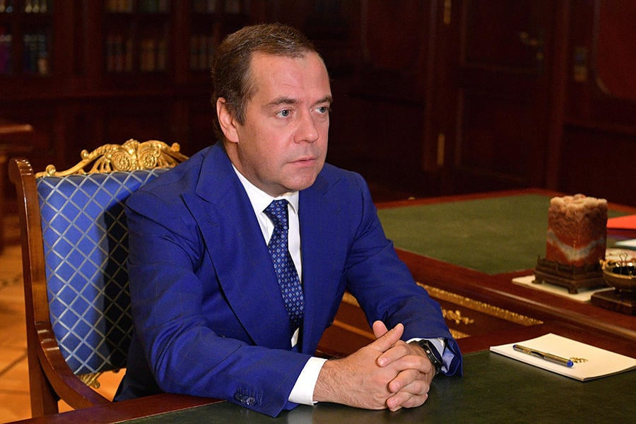 Medvedyev Zelenskini hədələdi: Axmaq!