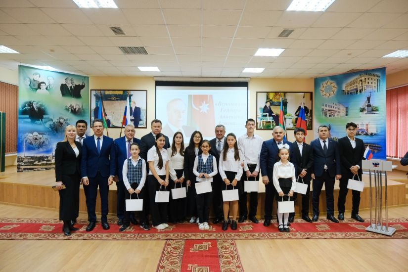 Müasir Azərbaycanın qurucusu, Ümummilli Lider Heydər Əliyevin xatirəsi Həştərxan şəhərində yad edilmişdir