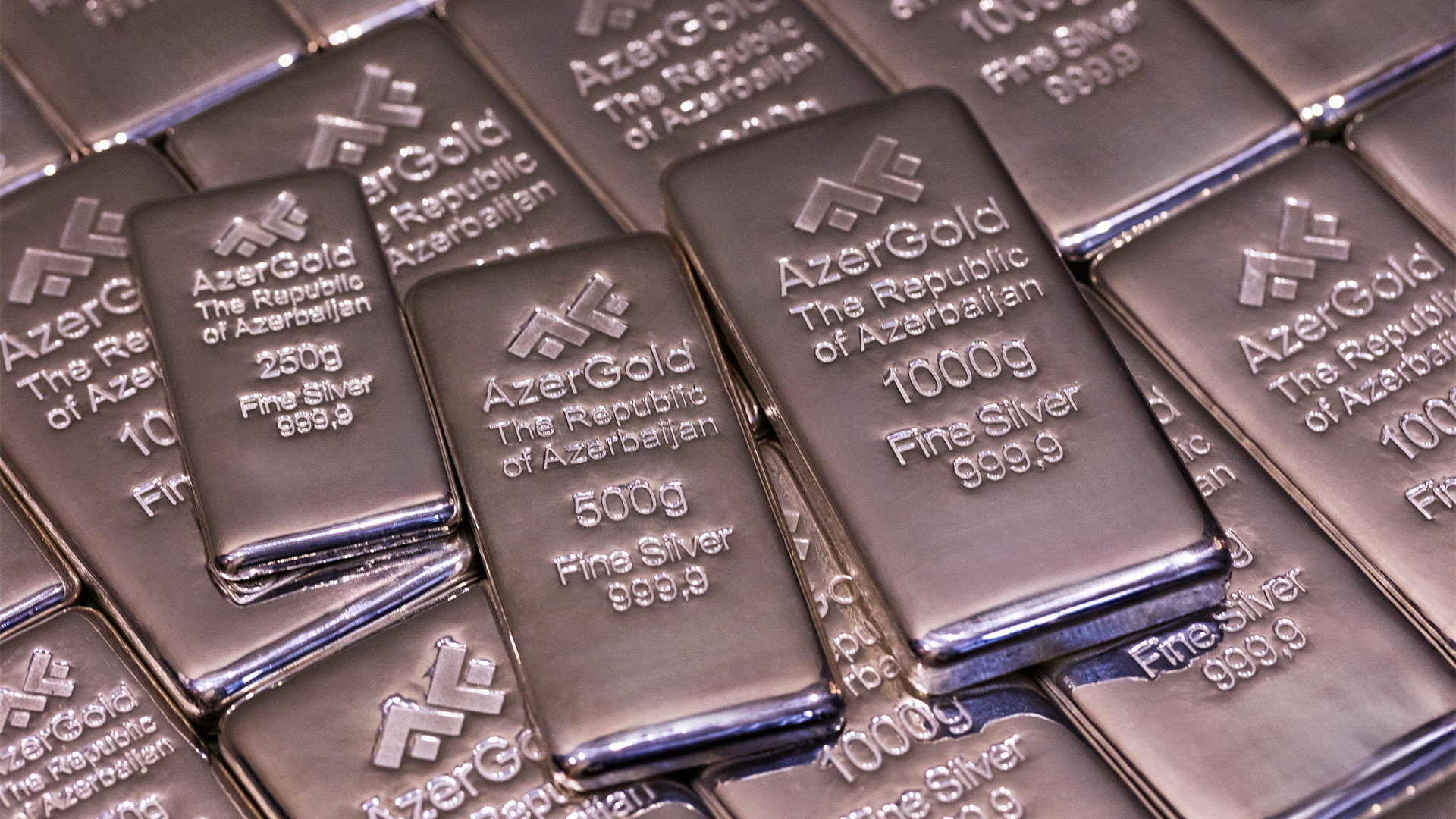 “AzerGold” ilk dəfə yerli bazara gümüş külçələr təqdim edib