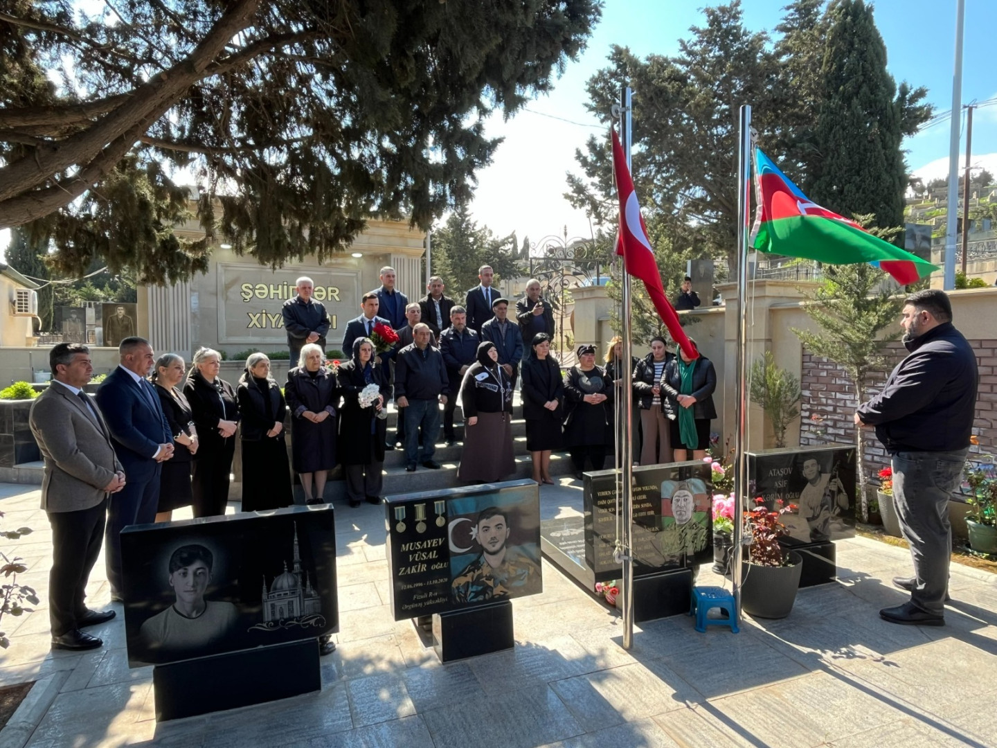 Abşeronda şəhidlər anılıb, ailə üzvlərinə baş çəkilib