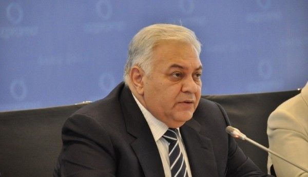 MM-də mübahisə: Camaata dərs keçmə...