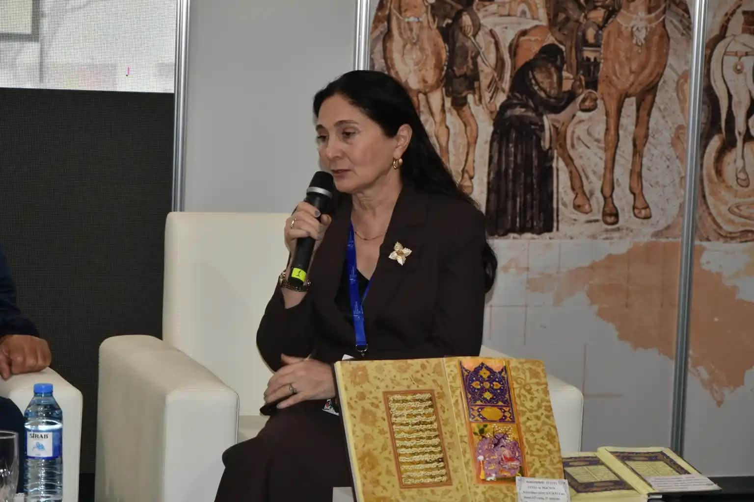 “Milli mənəvi dəyərlərin Vətənə qayıdışı” layihəsi üzrə dünya kitabxanalarında mühafizə olunan Azərbaycan ədəbiyyatı klassiklərinin əlyazmalarının reprint nəşrlərinin təqdimatı keçirilib