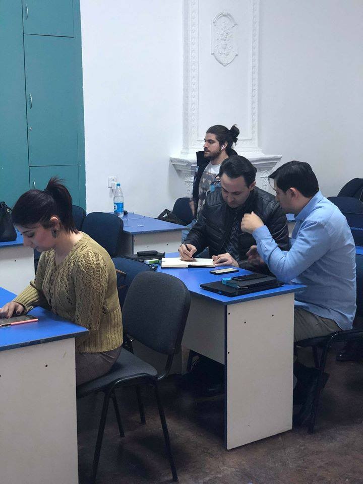 İsveçrəli müəllimin Qərbi Kaspi Universitetində dərsləri başlayıb