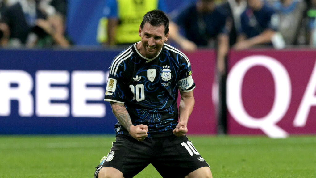 Messi İngiltərə üzərində qələbəni Maradonaya həsr etdi