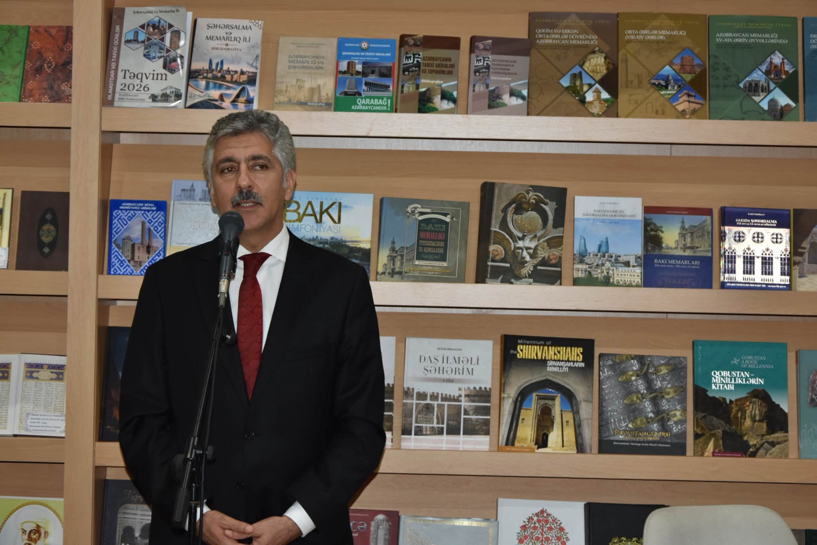 Mədəniyyət Nazirliyi və Milli Kitabxanasının birgə hazırladığı “Şəhərsalma və Memarlıq İli.Biblioqrafiya” kitabının və eyniadlı elektron məlumat bazasının təqdimatı keçirilib