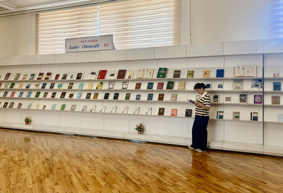 Milli Kitabxanada “Xalq yazıçısı Sabir Əhmədli - 95” adlı kitab sərgisi açılıb