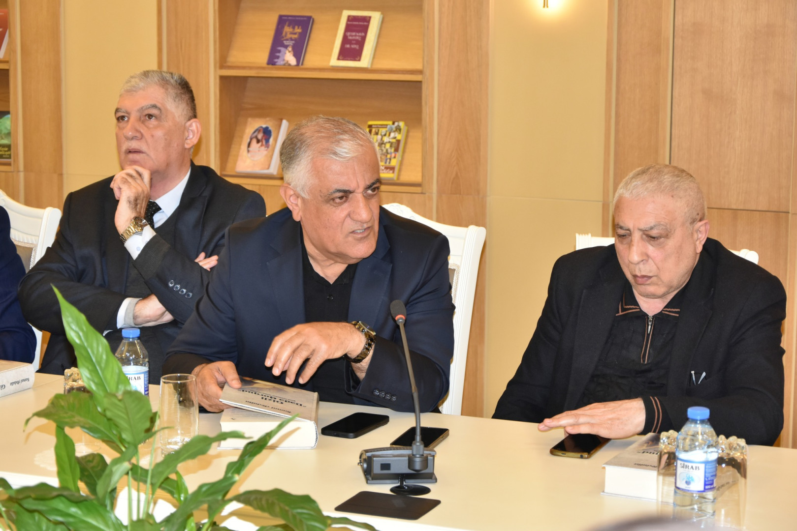 Milli Kitabxanada Xalq yazıçısı, akademik Kamal Abdullanın “Gizli “Dədə Qorqud” yeni mənalar axtarışında” kitabının müzakirəsi və təqdimat mərasimi keçirilib
