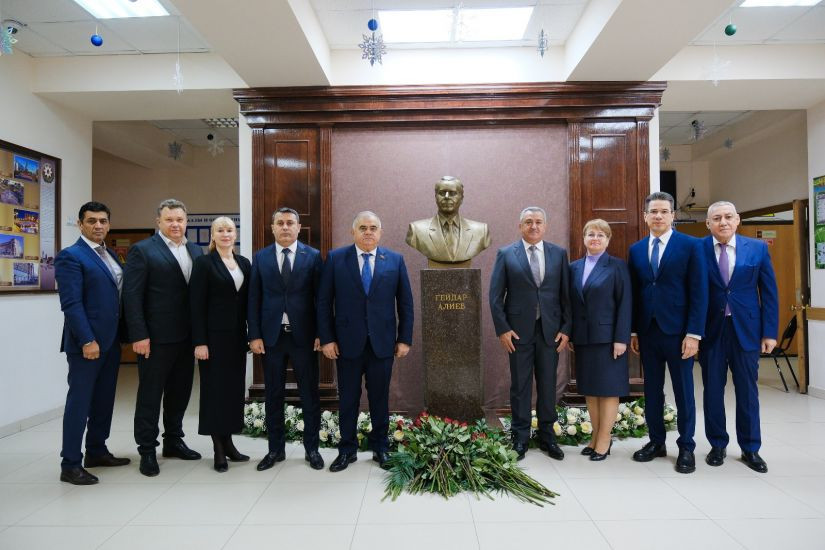 Müasir Azərbaycanın qurucusu, Ümummilli Lider Heydər Əliyevin xatirəsi Həştərxan şəhərində yad edilmişdir