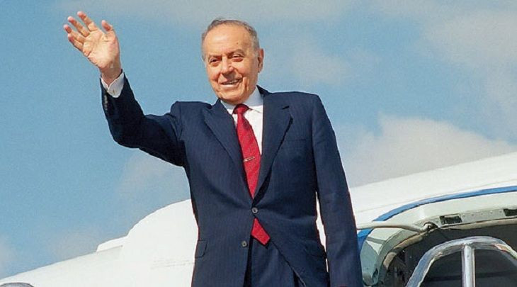 Ümummilli Lider Heydər Əliyevin anım günüdür