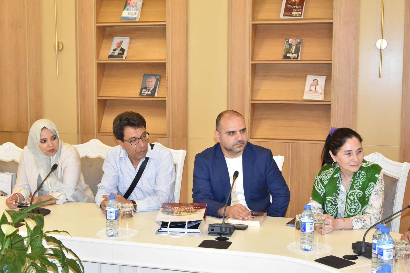 Diasporla İş üzrə Dövlət Komitəsinin dəstəyi ilə Azərbaycana səfər edən Mərakeşli jurnalistlər Milli Kitabxananın qonağı olub