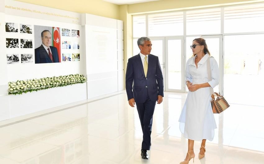 Mehriban Əliyeva açılışda -
