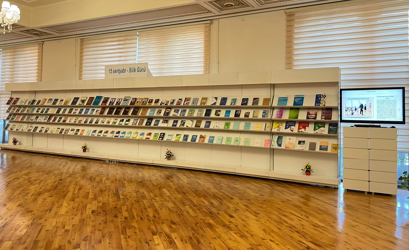 Milli Kitabxanada “15 sentyabr – Bilik Günü” adlı virtual və eyniadlı ənənəvi kitab sərgisi istifadəçilərə təqdim olunub