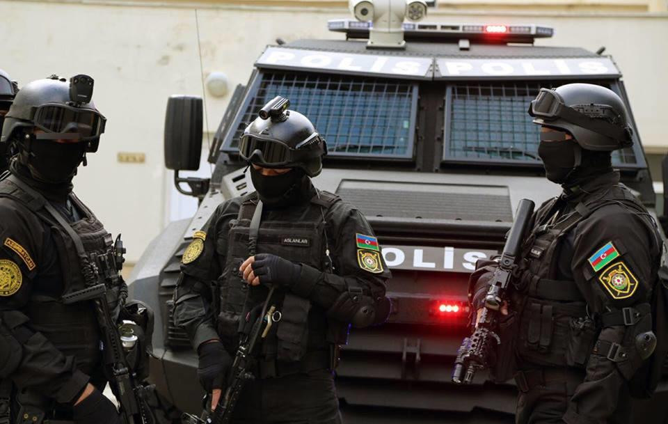 Polis iş başında:Bakının 2 rayonunda əməliyyat,saxlanılanlar var