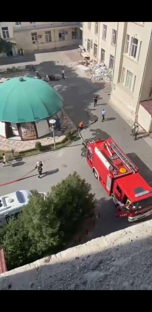 Neftçilər Xəstəxanasında kafe su hovuzunun lükunun üzərində yerləşsəydi...