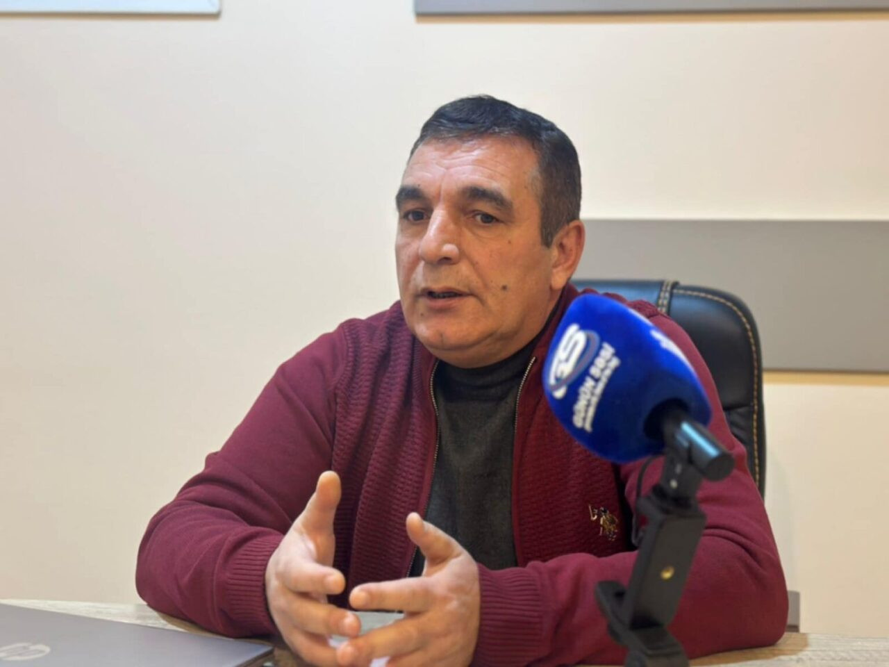 "...camışa “əjdaha”" deyən nəslin, ingilis dilini bilən, xalqın dilini isə öyrənə bilməyən nümayəndələri deyirlər ki,.."