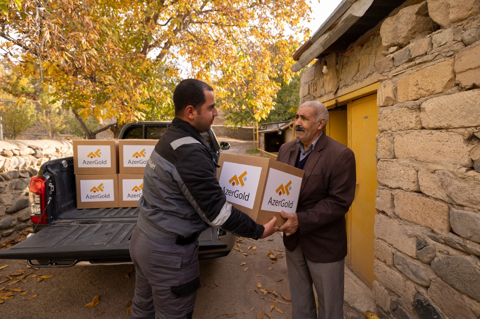 “AzerGold” tərəfindən Naxçıvanda aztəminatlı ailələrə bayram sovqatı təqdim edilib