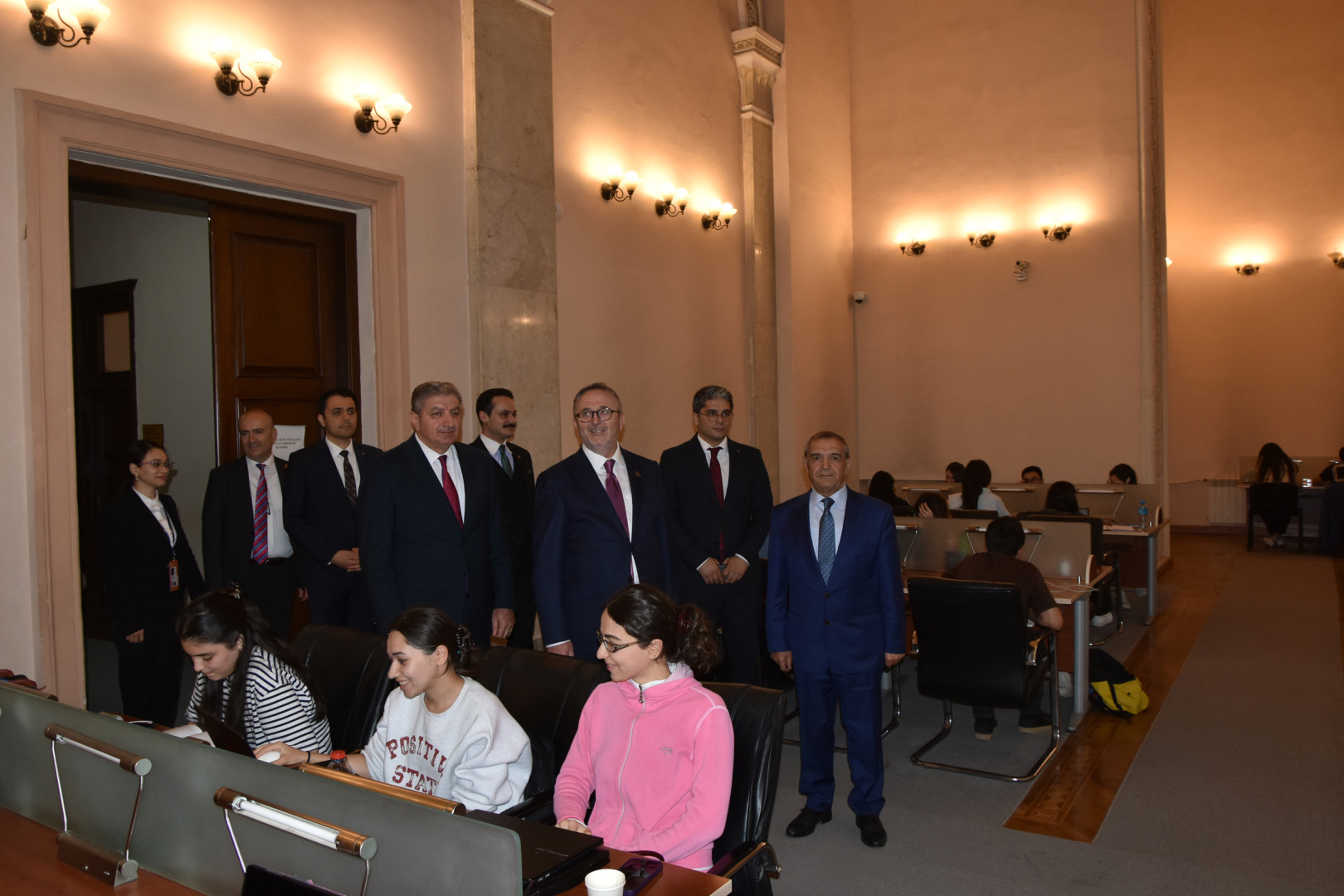 Türkiyənin mədəniyyət və turizm nazirinin müavini Coşqun Yılmaz Milli Kitabxananı ziyarət edib