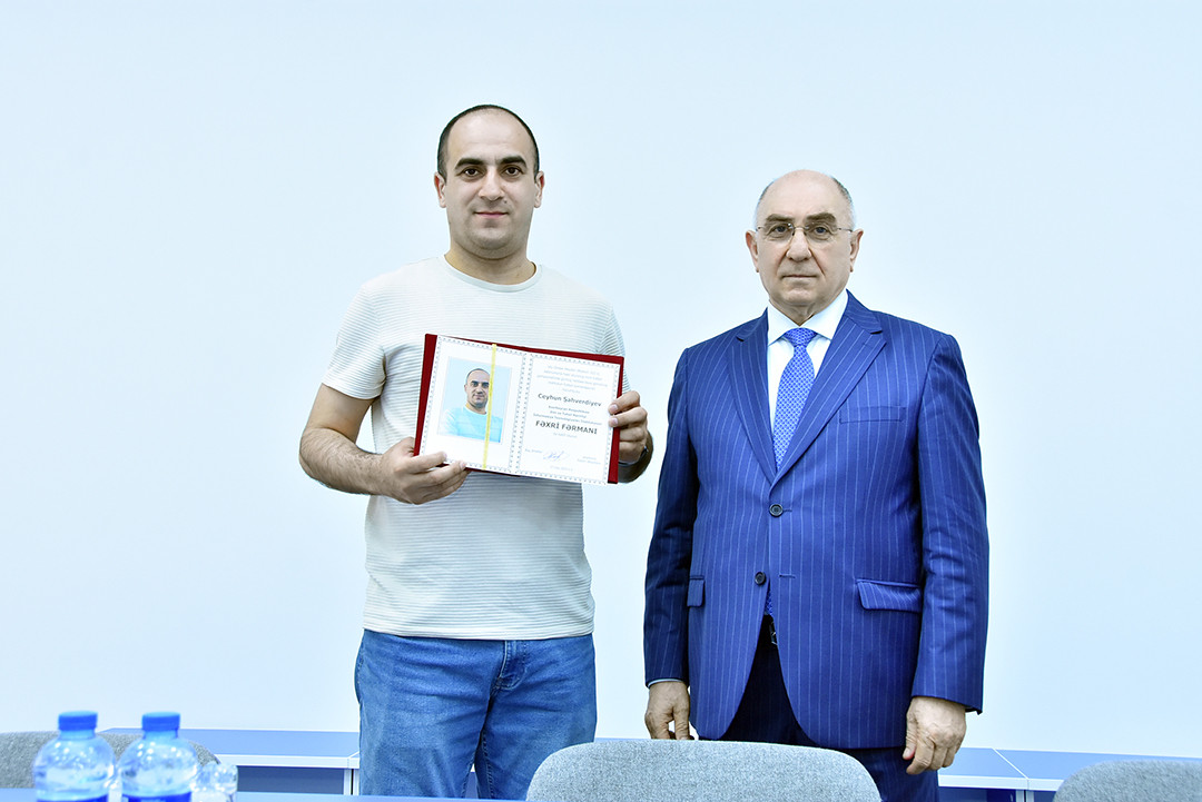 Futbol komandasının üzvlərinə fəxri fərmanlar təqdim olunub