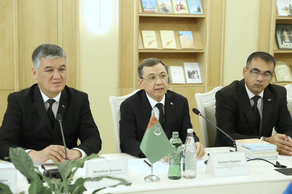 Azərbaycan Milli Kitabxanasında “Türkmənistan ədəbiyyatı guşəsi”nin açılışı olub