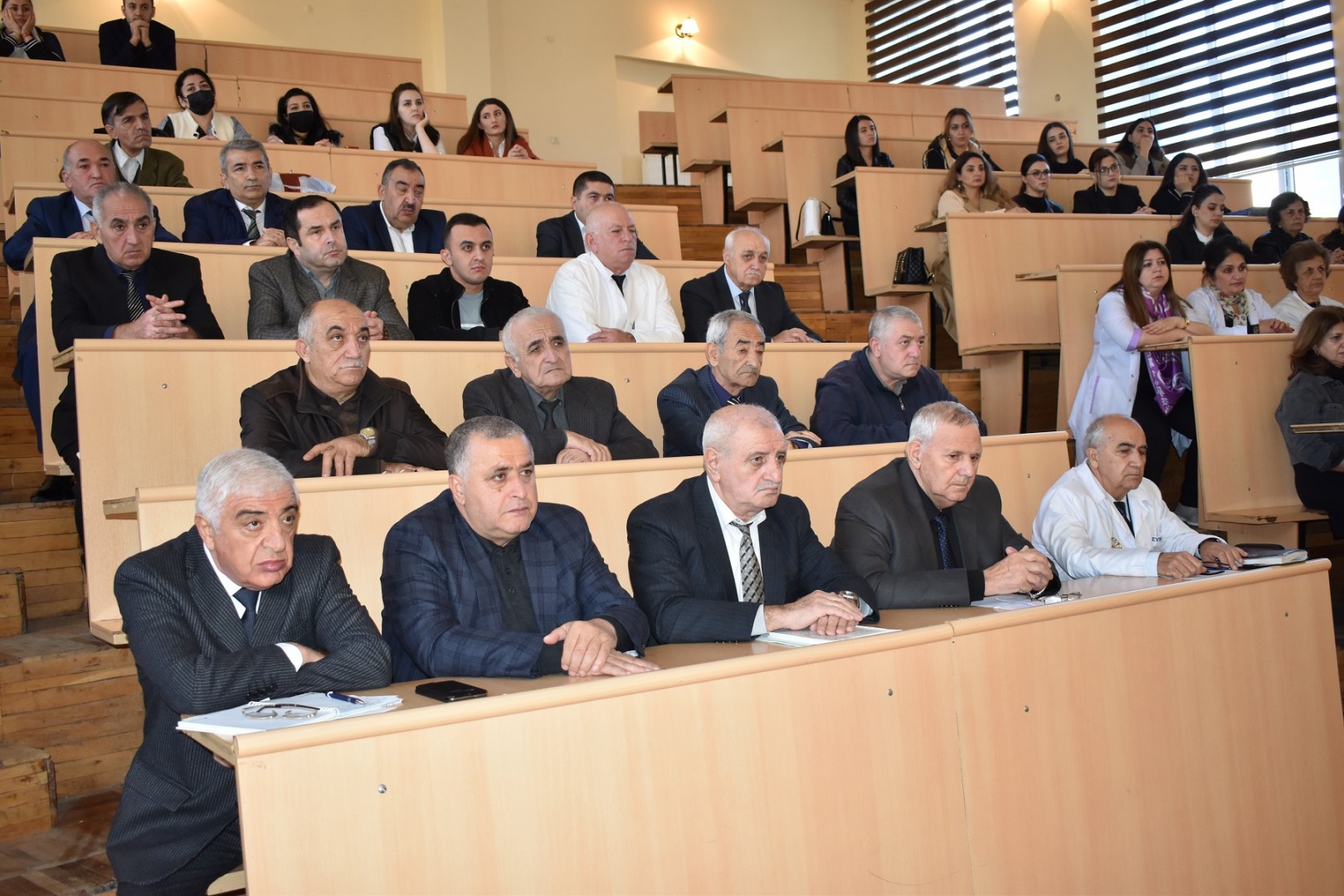 Baytarlıq təbabəti fakültəsinin professor-müəllim heyəti ilə görüş keçirilib