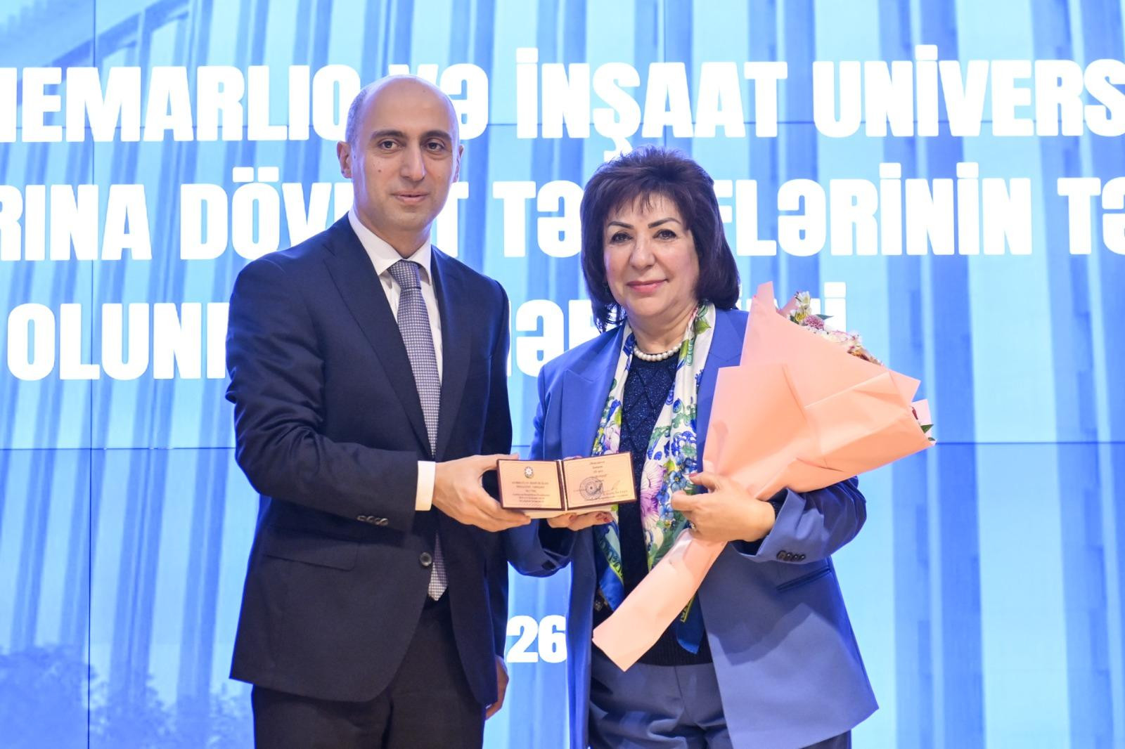AzMİU-nun 50 illik yubileyi münasibətilə universitet əməkdaşlarına mükafat təqdim edilib-