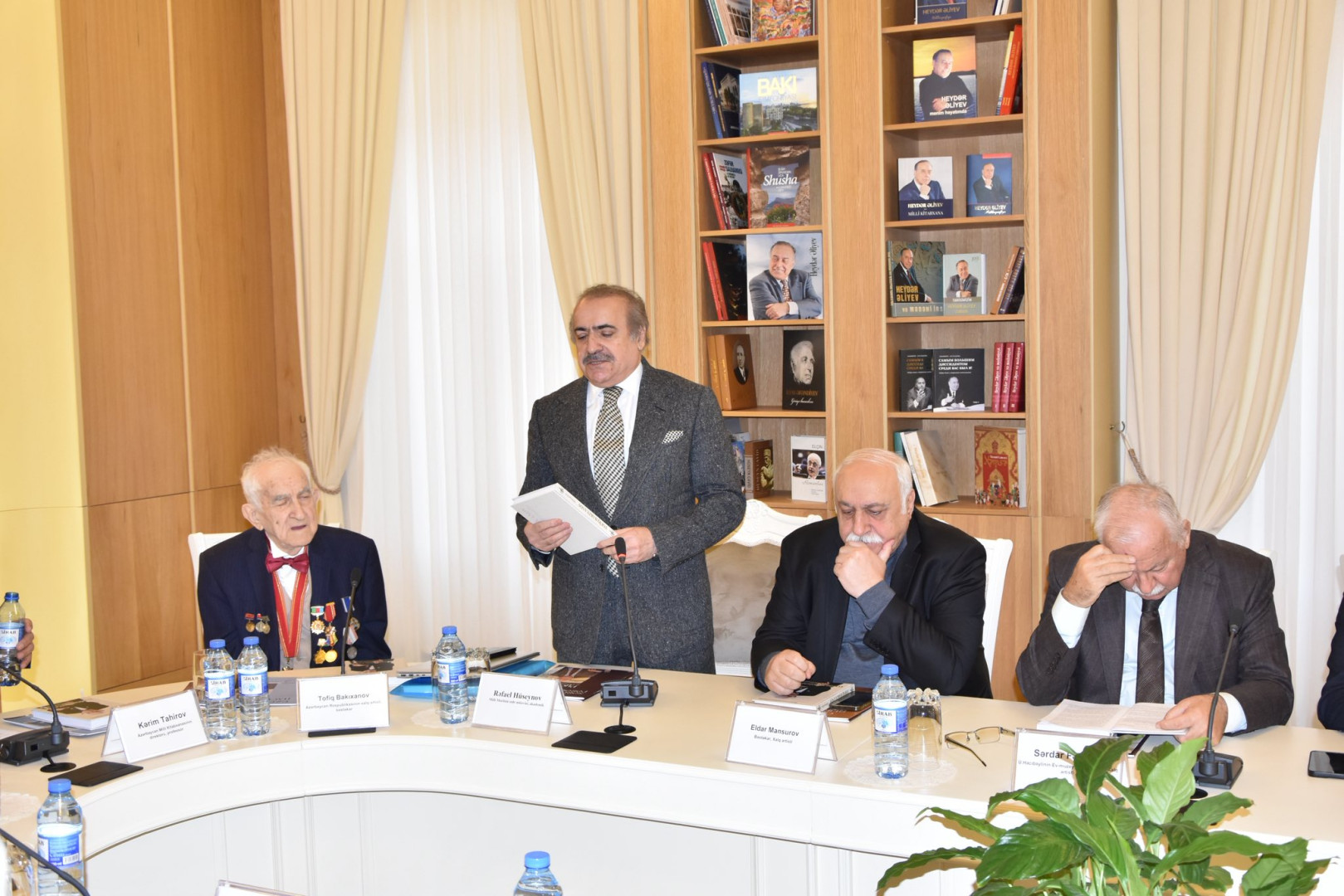 Milli Kitabxanada görkəmli bəstəkar, Xalq artisti Tofiq Bakıxanova həsr edilmiş “Tofiq Bakıxanov. Biblioqrafiya” kitabının və “Milli Kitabxananın qızıl fondundan” layihəsi üzrə nəşr etdiyi not məcmuələrinin təqdimat mərasimi keçir