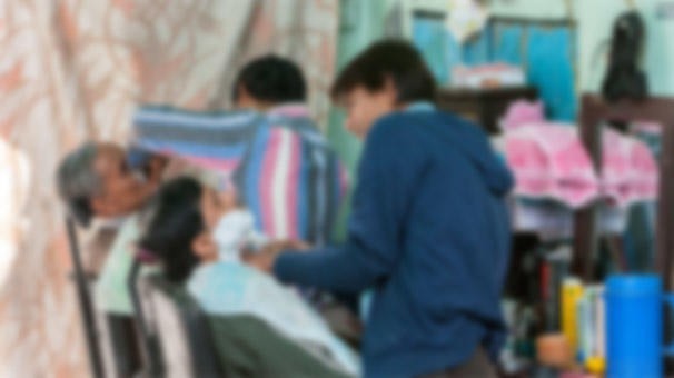 Ata xəstələndi, qızları kişi cildinə girib 4 il bərbərlik etdi -