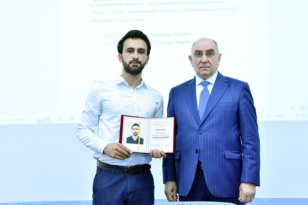 Futbol komandasının üzvlərinə fəxri fərmanlar təqdim olunub