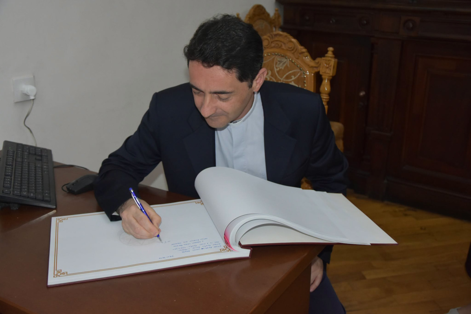 Baş yepiskop Giovanni Cesare Pagazzinin rəhbərlik etdiyi Vatikan Apostol Arxivi və Vatikan Apostol Kitabxanasının rəsmi nümayəndə heyəti Azərbaycan Milli Kitabxanasının qonağı olub