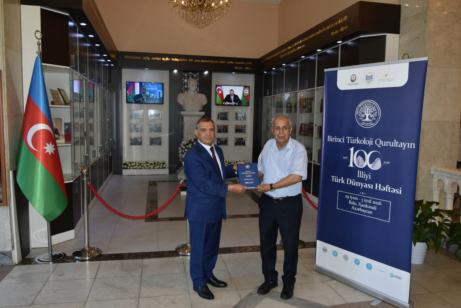 Özbəkistan Milli Universitetinin professoru Hamidulla Boltaboyev və Əlişir Nəvai adına Özbək Dili və Ədəbiyyatı İnstitutunun prorektoru, professor İnomjon Azimov Milli Kitabxananın qonağı olub