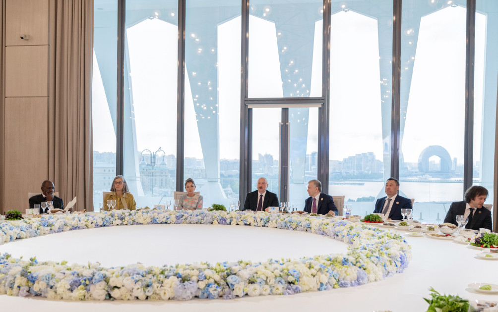 Prezident WUF13-də iştirak edənlərin şərəfinə ziyafət verdi
