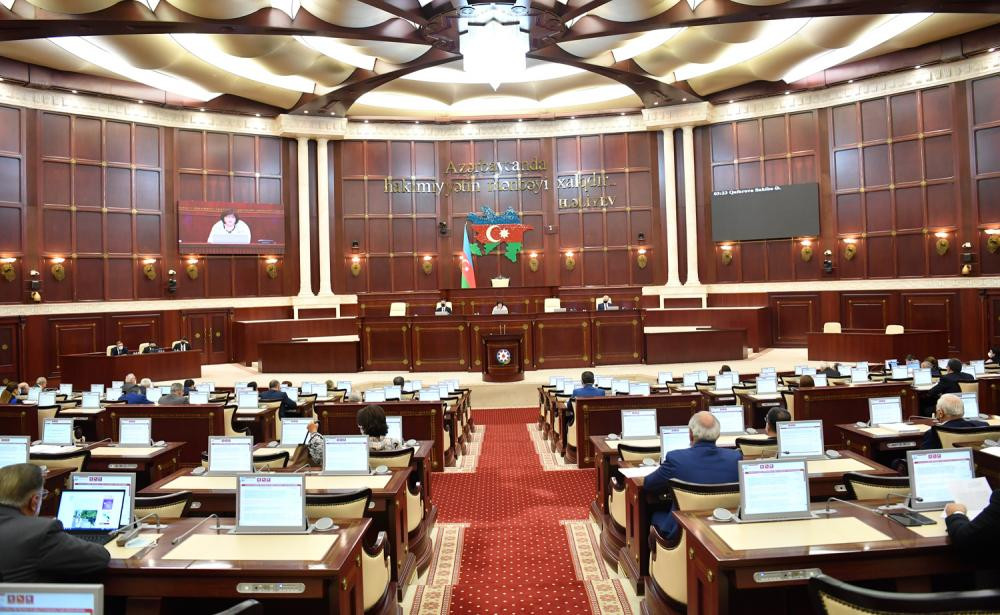 Milli Məclis və onun rəhbərliyi Rusiyadan gələn təhdid və xoşagəlməz davranışlara sərt reaksiya bildirsə də deputatlarımız...