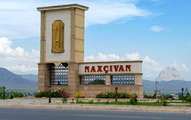 NAXÇIVANDA DEPUTATI BIÇAQLAMAQ İSTƏDİLƏR –