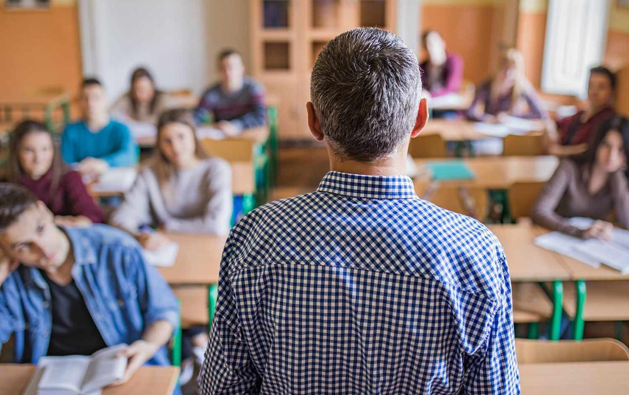 Dövlət hesabına oxuyan tələbələrdən ödəniş tələb olunur - Universitet günahı nazirliyin üzərinə atır