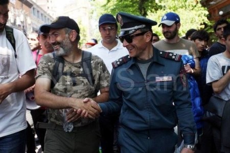 Paşinyan onu döyməyən polisi rəis təyin etdi