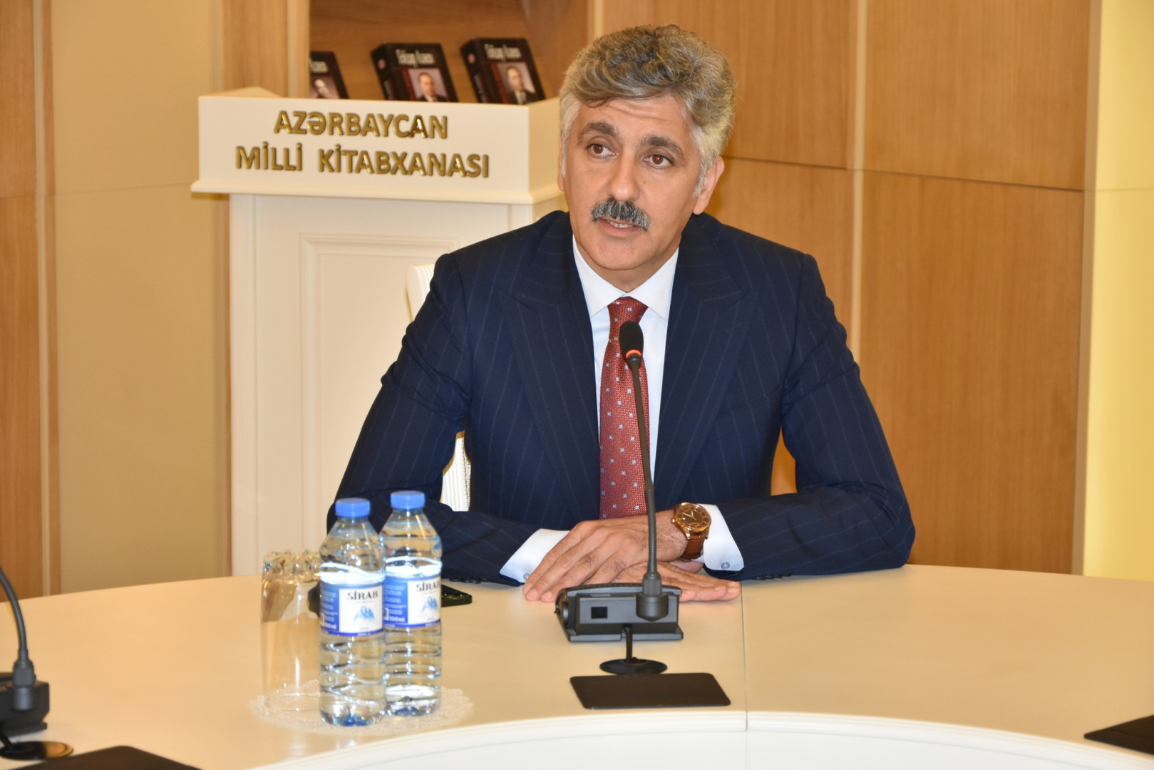 Milli Kitabxanada Ümummilli Lider Heydər Əliyevin anadan olmasının 103 illiyi ilə əlaqədar Azərbaycan Respublikası Mədəniyyət Nazirliyi ilə birgə “Tarixdə iz, xatirələrdə işıq” mövzusunda tədbir keçirilib
