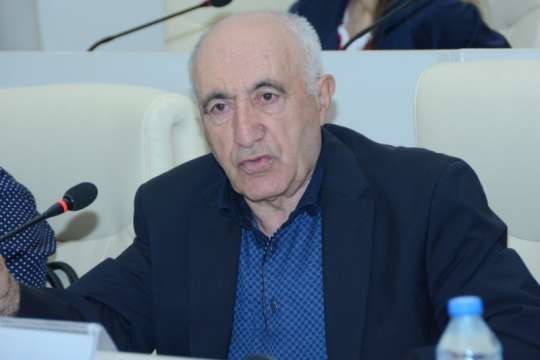 "Test balı biliyi birqiymətli əks etdirmir"-Elə test sualları var ki,onu ancaq professorlar cavablandıra bilər"
