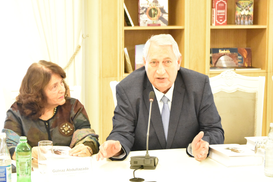Milli Kitabxanada “Üzeyir Hacıbəyli. Biblioqrafiya” kitabının təqdimatı keçirilib