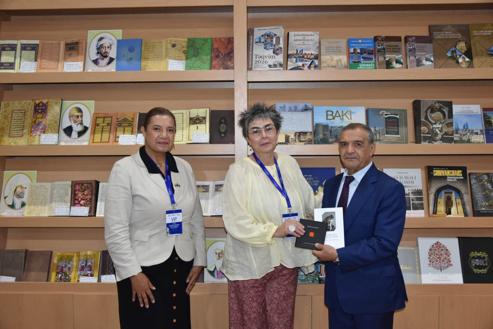 Kolumbiya Respublikasının Azərbaycandakı fövqəladə və səlahiyyətli səfiri Milli Kitabxananın direktoru, professor Kərim Tahirovla görüşüb